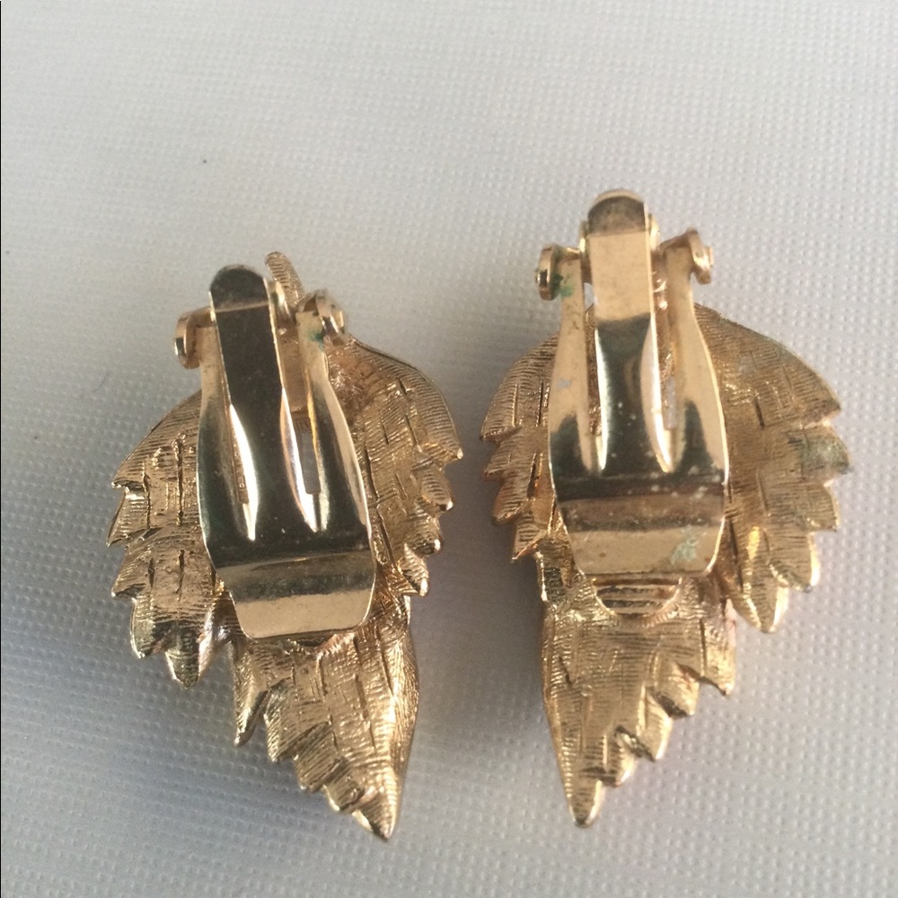 Vintage Clip-On Leaf Earrings - Picture 3 of 7